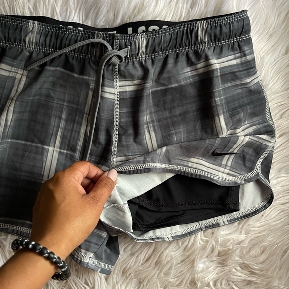 Nike running shorts small - Picture 2 of 3